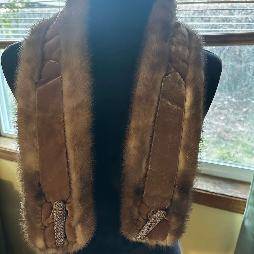 Luxurious Brown Fur Stole - Picture 4 of 4